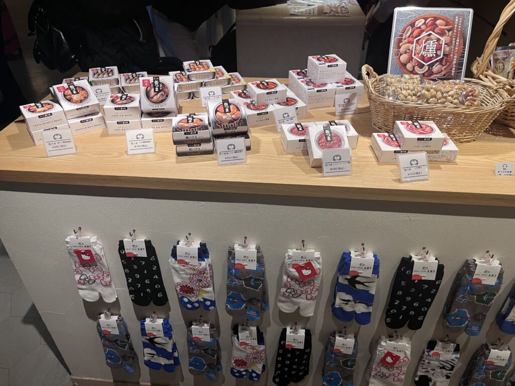 売店・おつまみ缶詰